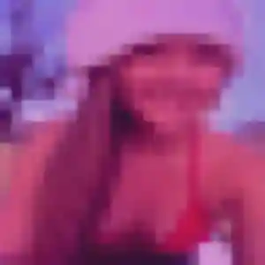 Loubna, 22 ans, connectée à Aubais pour un beurette