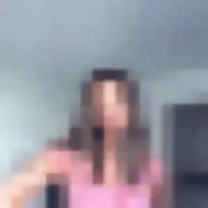 Charmante Nassima, 22 ans à Azé - voir sa photo