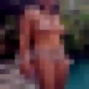 Contacte Mounia, 23 ans à Bouilly en privé