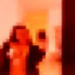 Zineb, femme de 22 ans propose beurette à Bourgon