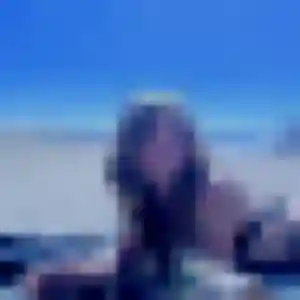 Ilham, 25 ans, connectée à Castres-Gironde pour un beurette