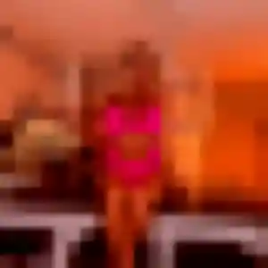 Layla, fille de 23 ans propose beurette à Cézac