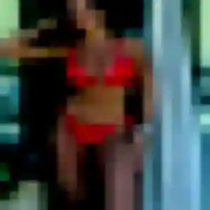 Découvre Wahiba, 22 ans à Charsonville gratuitement