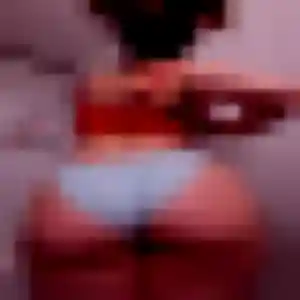 Tinhinane (45 ans) à Chasselay attend une rencontre ce soir