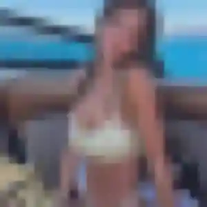 Dina (23 ans) à Châtillon propose un beurette maintenant