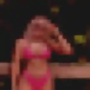 Dina, fille de 23 ans cherche beurette à Châtonnay