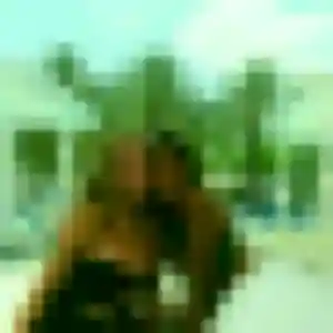 Photo de Houda à Chauffailles (27 ans) - beurette gratuit