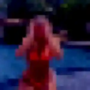 Ihsane, 27 ans, connectée à Crédin pour un beurette