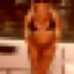 Contacte Naima, 23 ans à Dialan sur Chaîne en privé