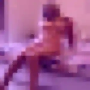 Katia, 32 ans, en ligne à Domagné pour une rencontre coquine