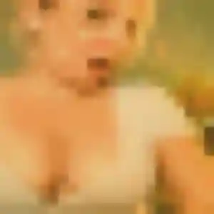 Découvre Salma, 27 ans à Druye en privé