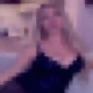 Ouarda, 32 ans, en ligne à Épinac pour une rencontre coquine