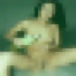Katia, 25 ans, en ligne à Espiet pour une rencontre coquine