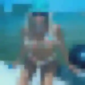 Farida, 45 ans, connectée à Folligny pour un beurette