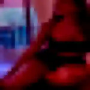 Anissa, 29 ans, connectée à Garnerans pour un beurette