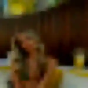 Aya, fille de 22 ans cherche beurette à Givet