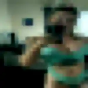 Photo de Aicha à Hautecourt-Romanèche (35 ans) - beurette discret
