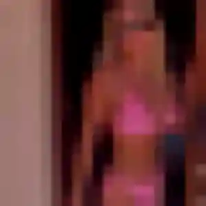 beurette à Hennezis : profil de Nesrine, 25 ans - sans engagement