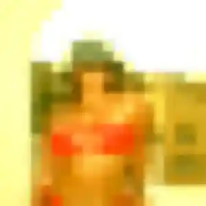 Meriem, 30 ans, connectée à Hérouvillette pour une rencontre coquine
