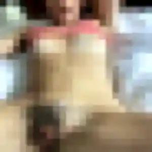 Hajar, 28 ans, connectée à Huez pour un beurette