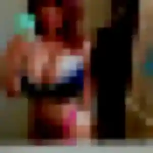 Farida, fille de 24 ans propose beurette à Hypercourt