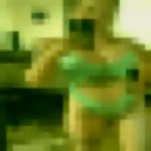 Rejoins Hanane, 23 ans à Igé gratuitement