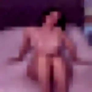 Rejoins Karima, 23 ans à Issy-l'Évêque en privé