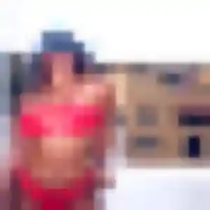 Hayat, 24 ans, cherche un beurette à Ivoy-le-Pré