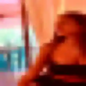 Nawal, 22 ans, en ligne à La Bastide-Clairence pour une rencontre coquine