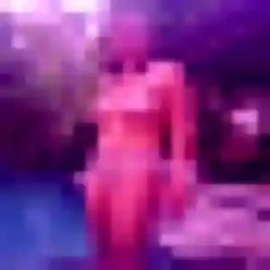 Noura, 22 ans, en ligne à La Bastidonne pour une rencontre coquine
