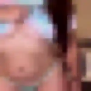 Farah, 38 ans, disponible à La Chapelle-de-la-Tour pour une rencontre coquine