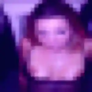 Naya, 28 ans, connectée à La Plaine-sur-Mer pour un beurette