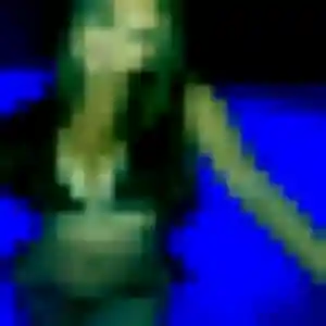 Rejoins Amina, 26 ans à Latresne en privé