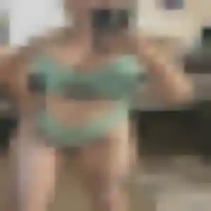 Bouchra, 32 ans, connectée à Le Pertre pour une rencontre coquine