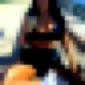 Photo exclusive de Rokia, 35 ans à Le Sourn - plan discret