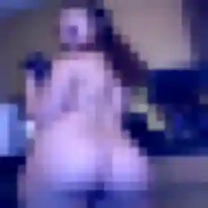 Hanane, 24 ans, en ligne à Ledeuix pour une rencontre coquine