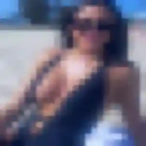 Mounia, 27 ans, connectée à Les Cars pour une rencontre coquine