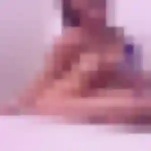 Photo de Katia à Les Combes (23 ans) - beurette sans inscription