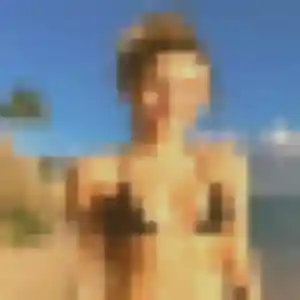 Farida, femme de 24 ans propose beurette à Les Sauvages