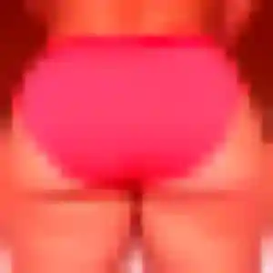 Charmante Ouarda, 22 ans à Louchats - la contacter