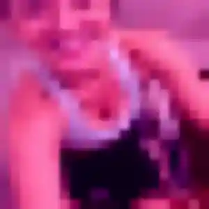 Découvre Fouzia, 27 ans à Lunan en privé