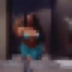 Anissa, 37 ans, en ligne à Marcillé-la-Ville pour une rencontre coquine
