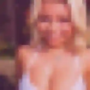 Amina, 26 ans, connectée à Martinvast pour un beurette
