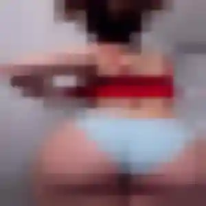 Sirine, 41 ans, en ligne à Ménerbes pour une rencontre coquine