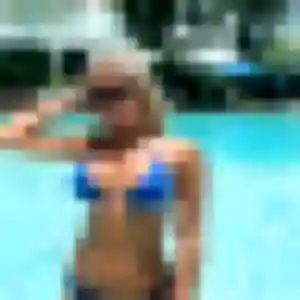 Latifa, femme de 24 ans cherche beurette à Ménilles