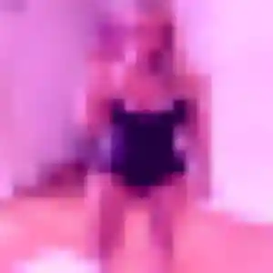 Kenza, 27 ans, en ligne à Mesvres pour une rencontre coquine