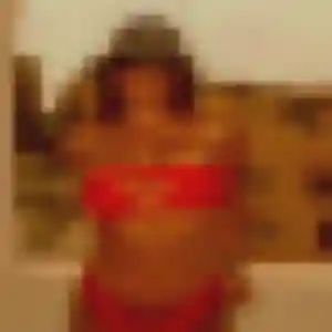Safiya, fille de 22 ans propose beurette à Molières-sur-Cèze