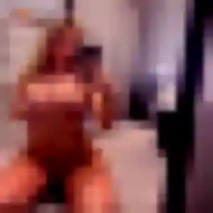 Contacte Rania, 24 ans à Montvicq en privé