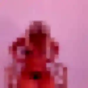 Hafsa, 25 ans, connectée à Mulhouse pour un beurette