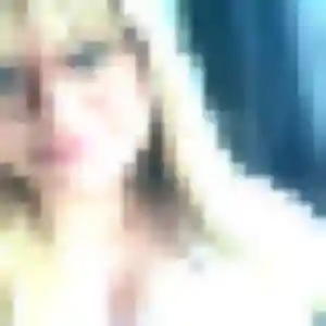 Dina (23 ans) à Neuville-sur-Brenne propose un beurette rapidement